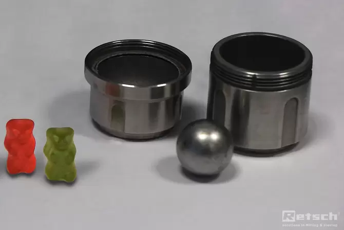 高能纳米球磨仪 MM 500 nano 新型螺旋锁紧研磨罐：有益于您的使用